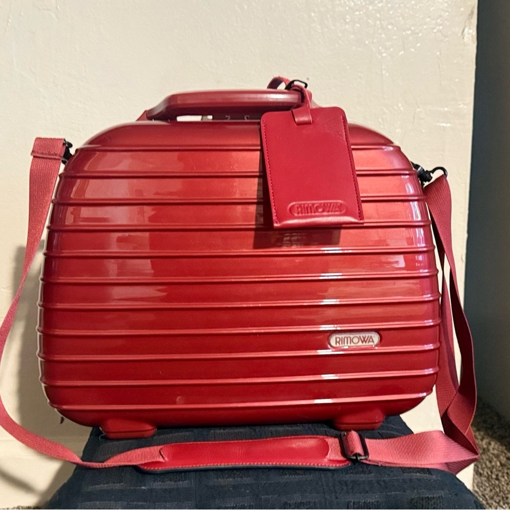 Rimowa Salsa Beauty Case – Iconic Red Collectible Travel Piece